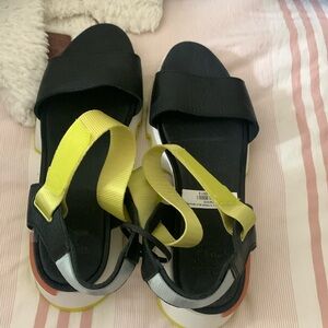 Women’s sandals